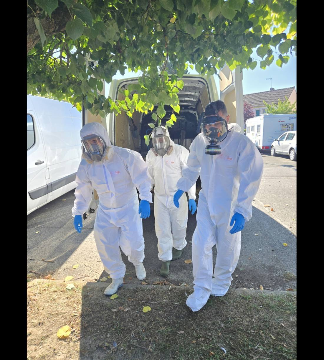 Technicien de Nettoyage Après Décès 94 équipé pour une intervention dans le Val-de-Marne
